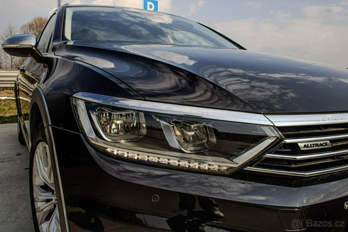 2017 Volkswagen PASSAT - 9