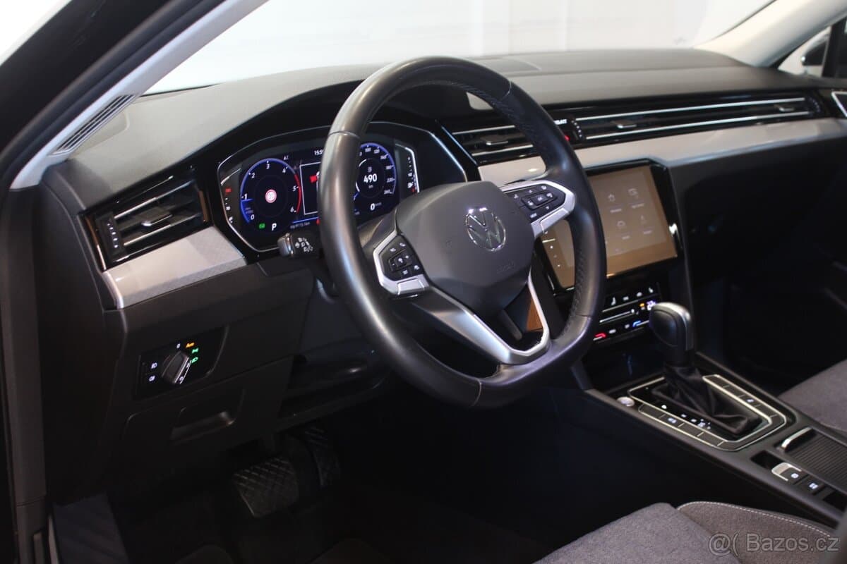 2023 Volkswagen PASSAT - 9