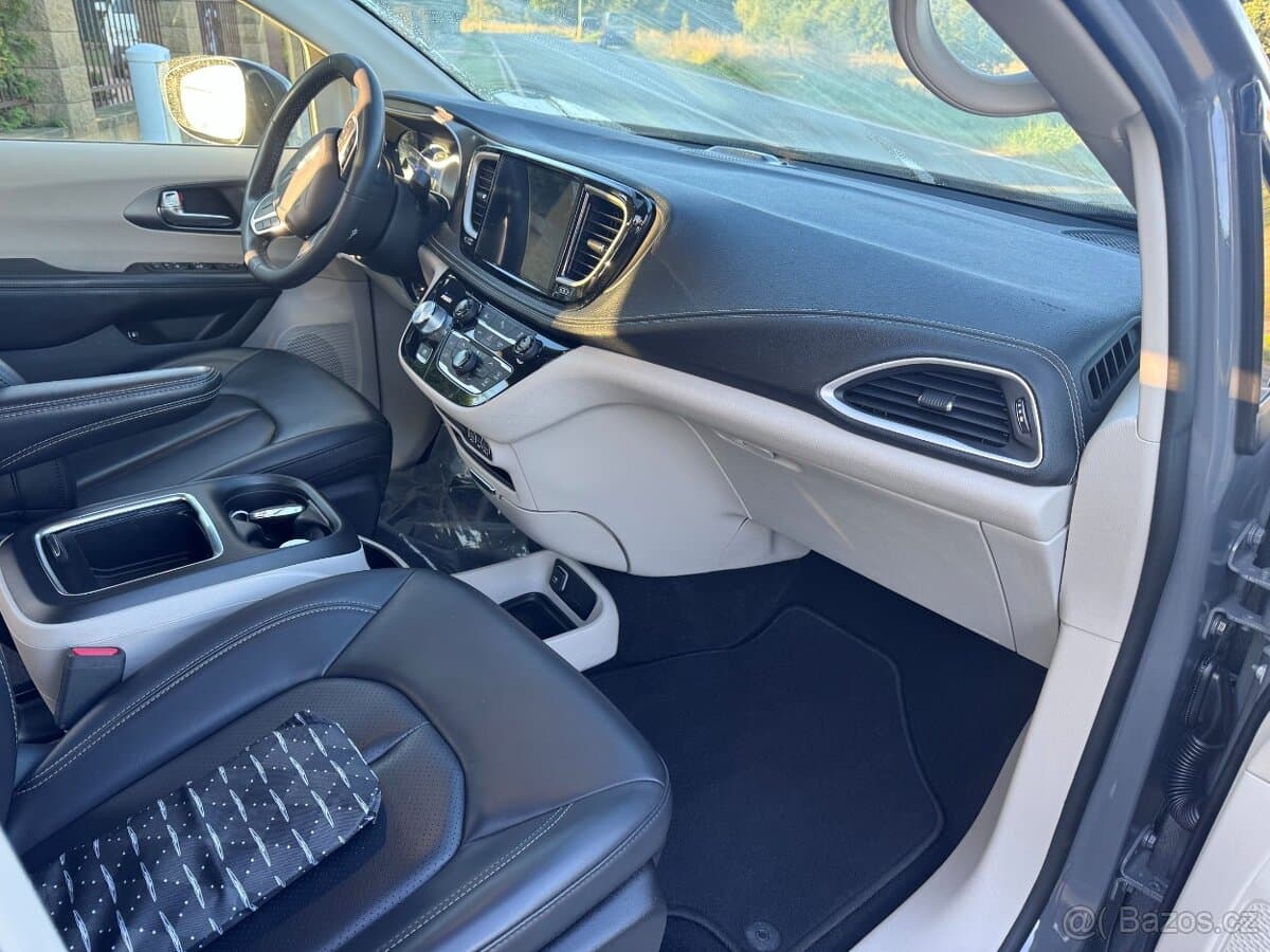 2023 Chrysler PACIFICA - 9