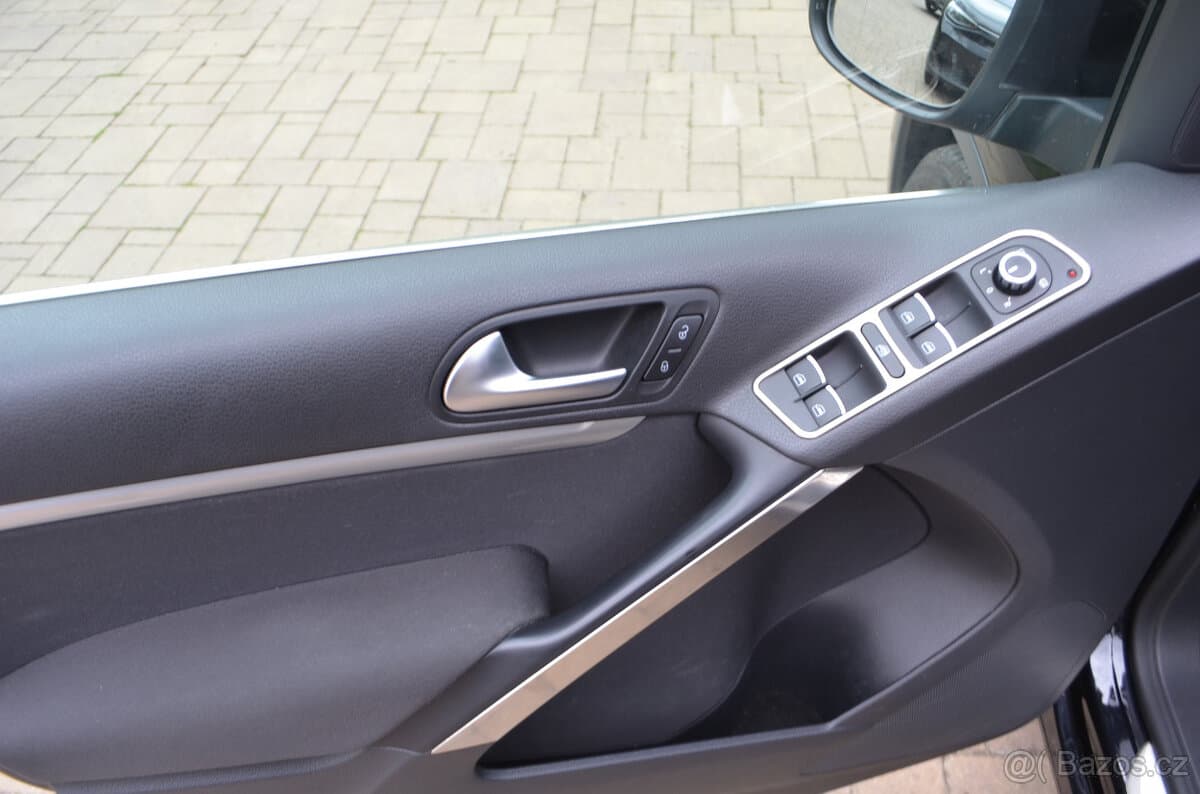 2015 Volkswagen TIGUAN - 9