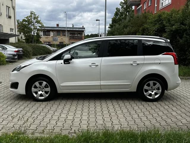 2015 Peugeot 5008 - 9