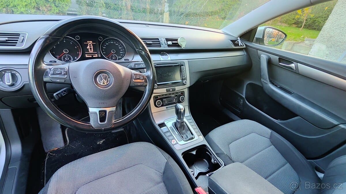 2011 Volkswagen PASSAT - 9