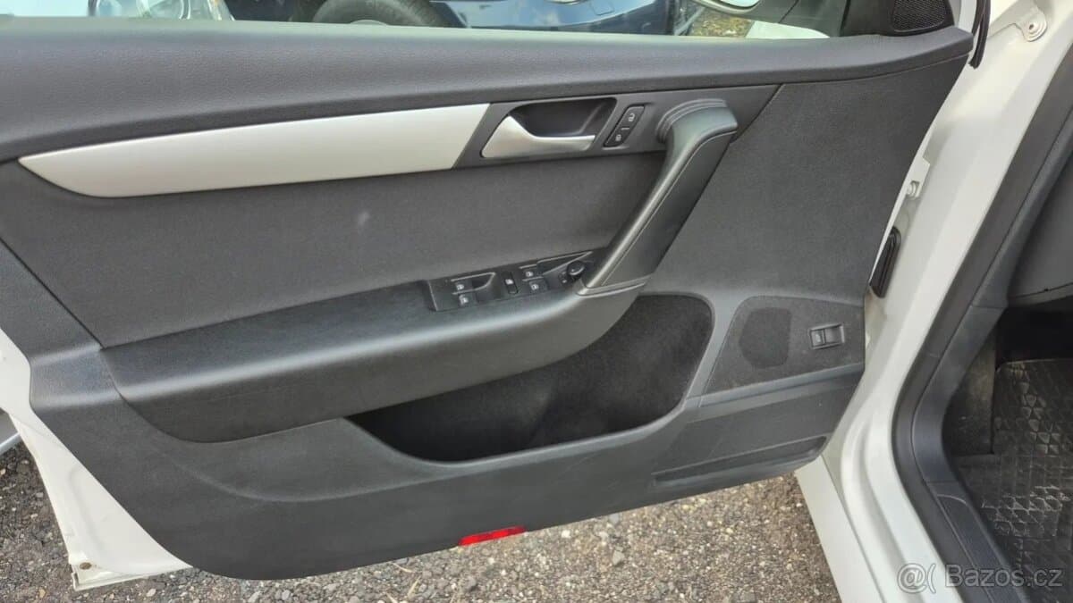 2014 Volkswagen PASSAT - 9