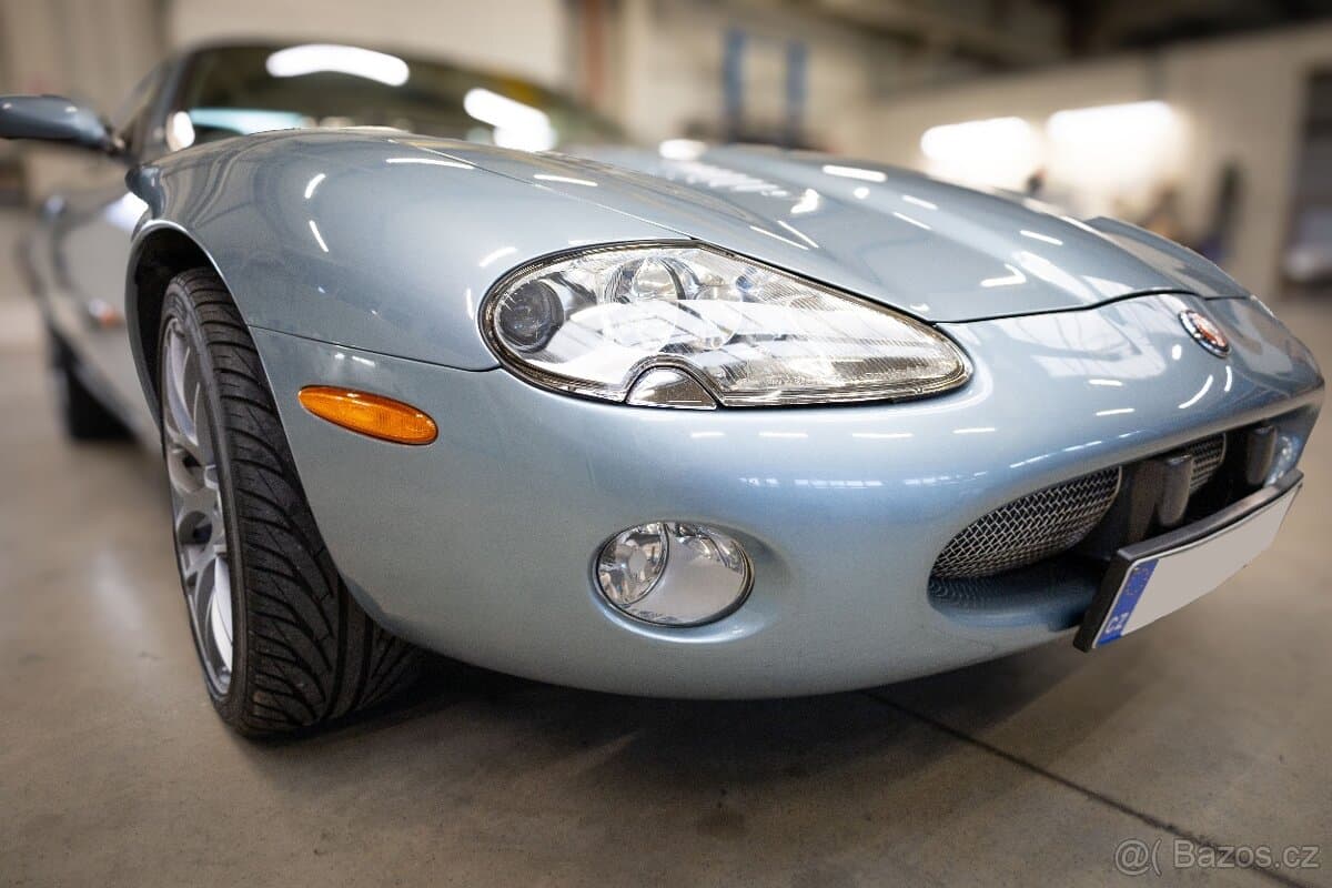2002 Jaguar XK - 9