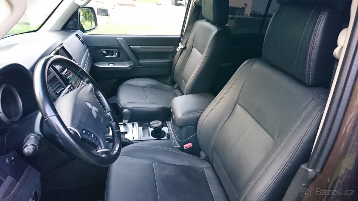 2017 Mitsubishi PAJERO - 9