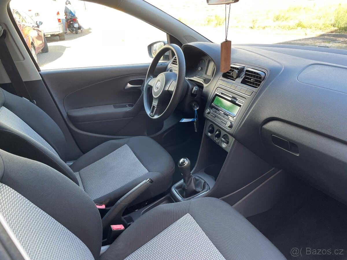 2012 Volkswagen POLO - 9