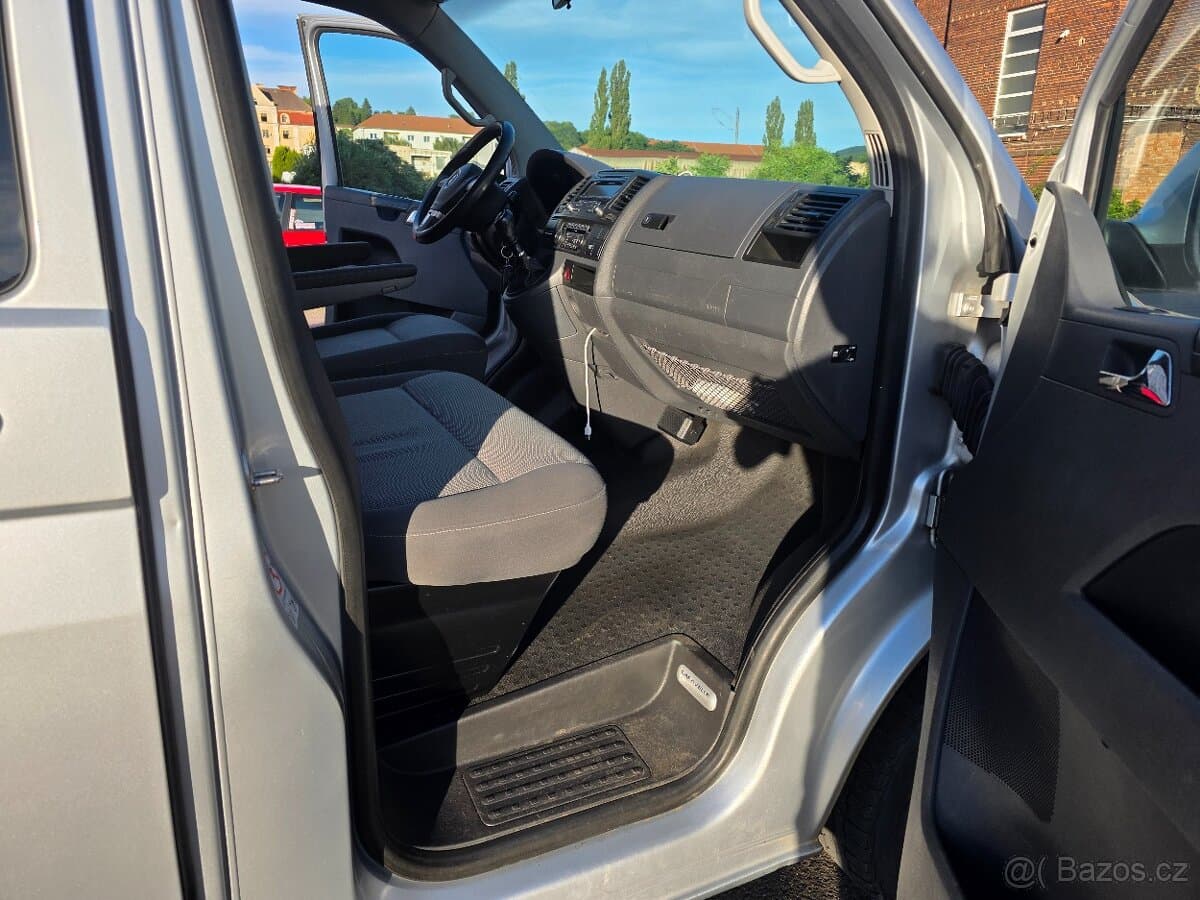 2010 Volkswagen CARAVELLE - 9