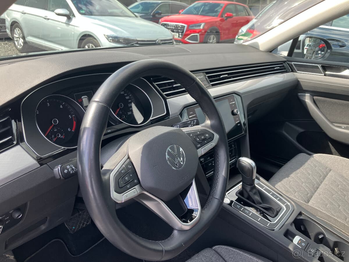 2023 Volkswagen PASSAT - 9