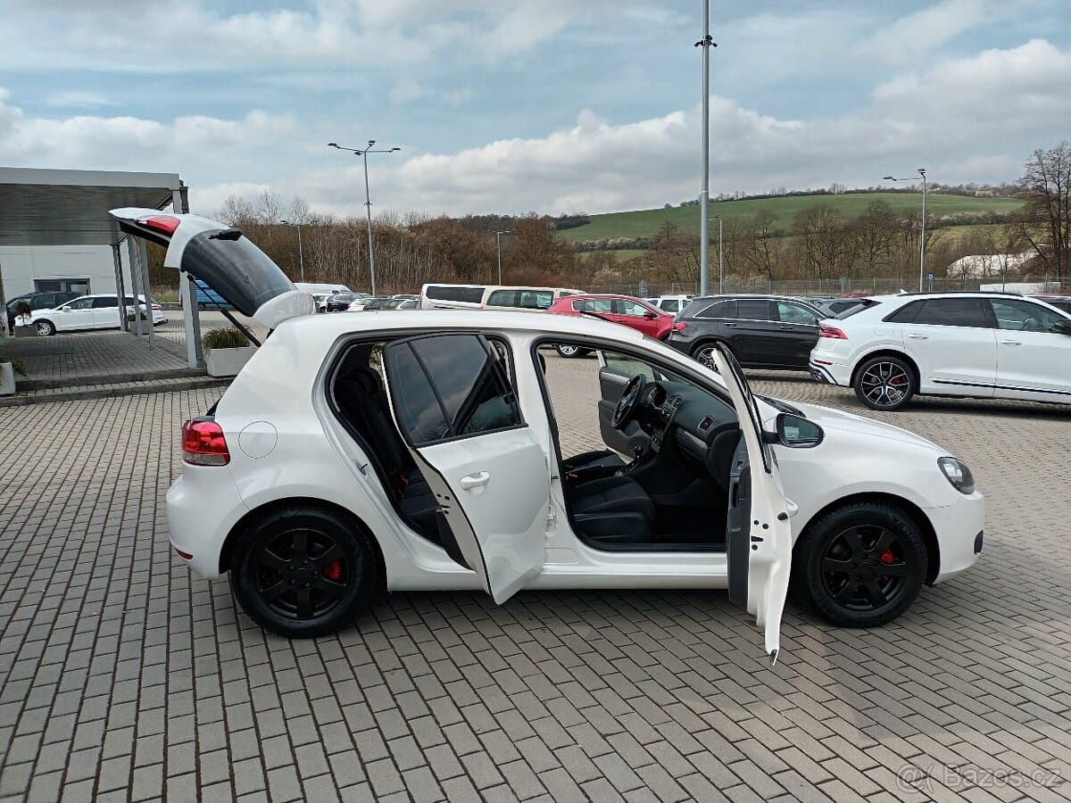 2011 Volkswagen GOLF - 9