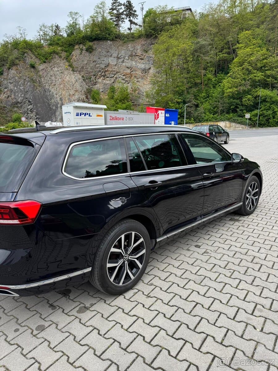 2021 Volkswagen PASSAT - 9
