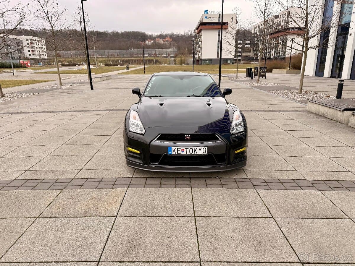 2014 Nissan GT-R - 9