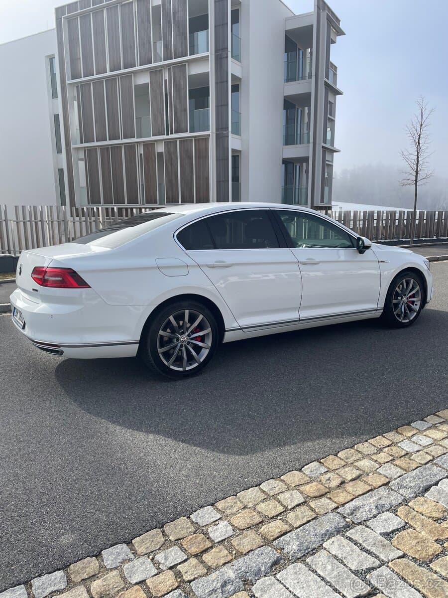 2015 Volkswagen PASSAT - 9