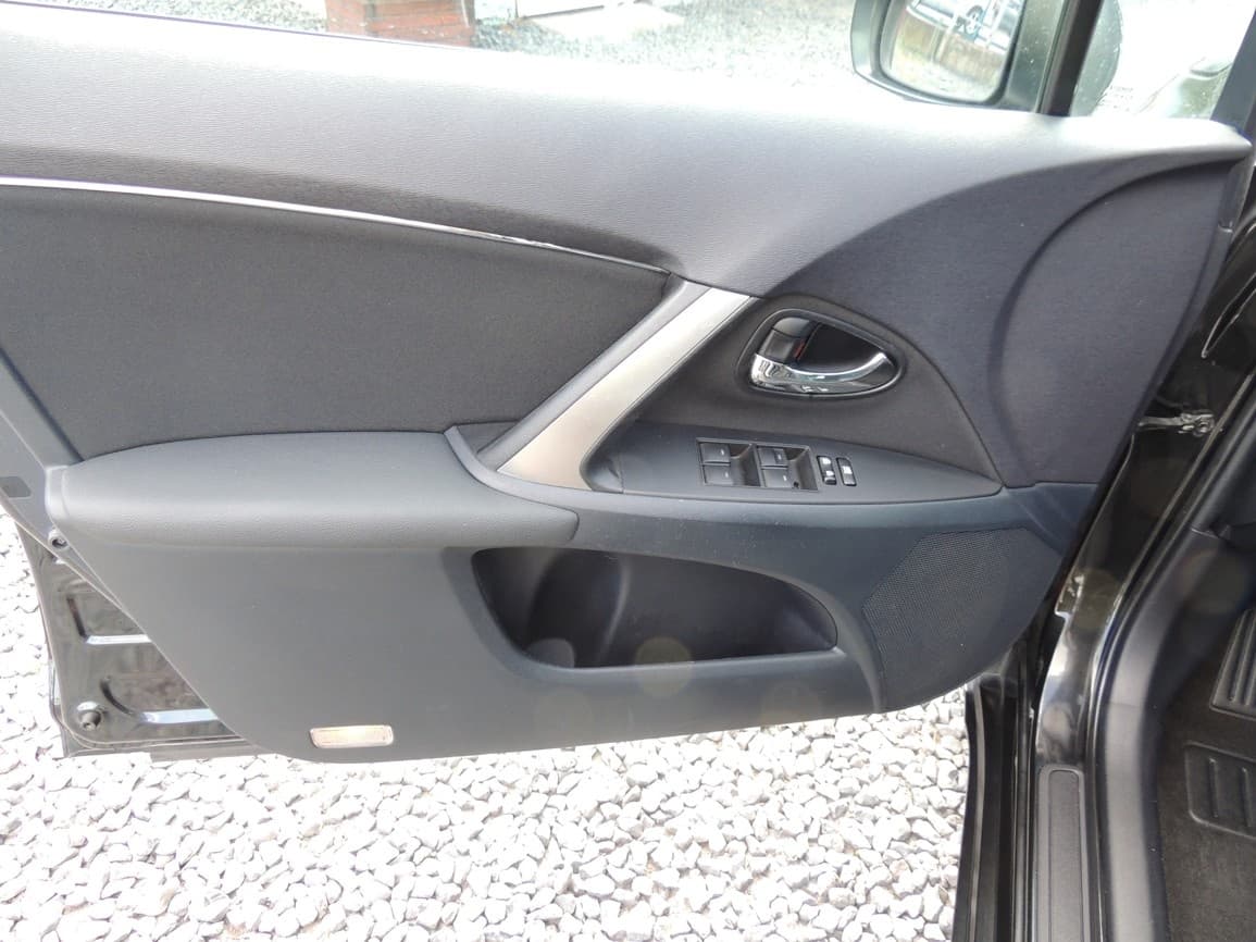 2012 Toyota AVENSIS - 9