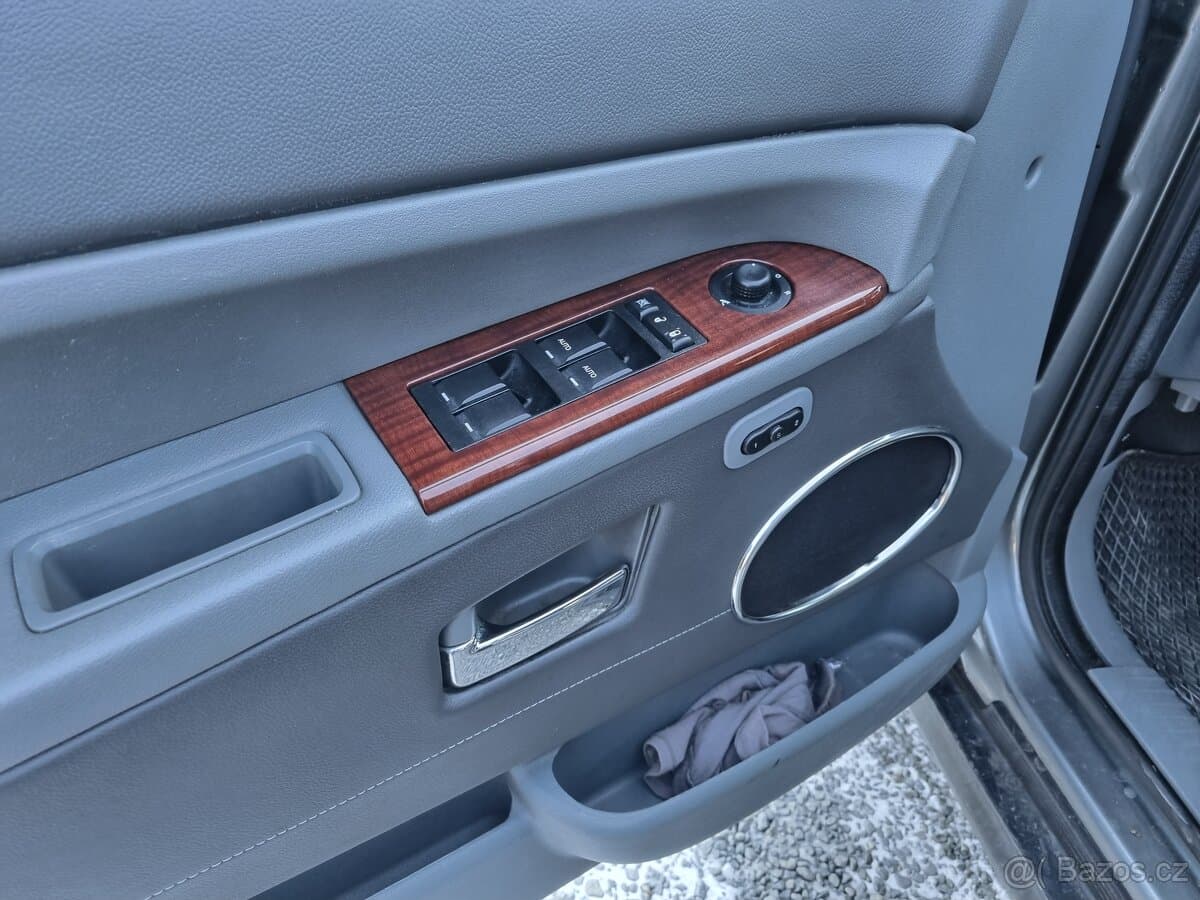 2008 Jeep CHEROKEE - 9