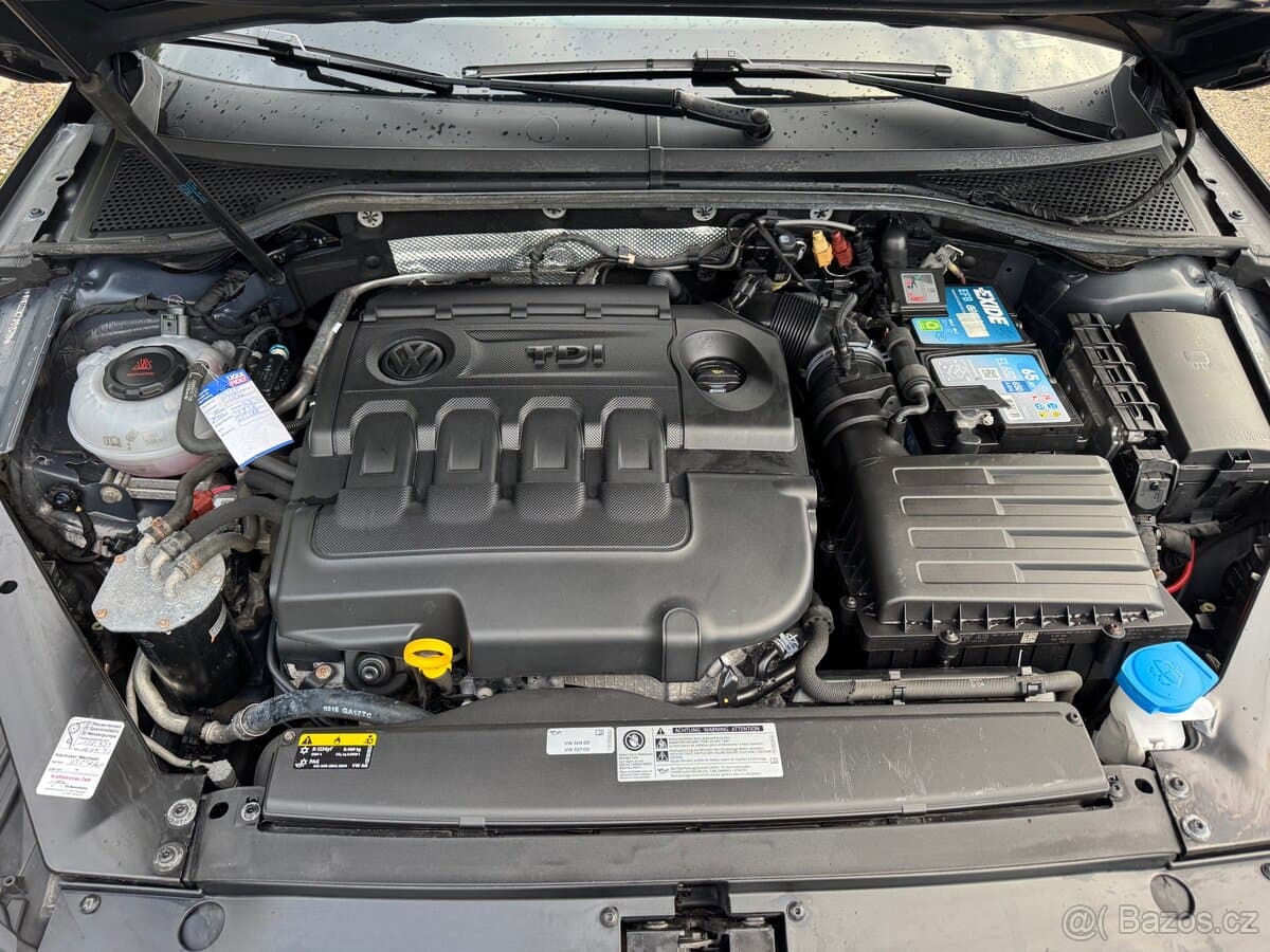 2018 Volkswagen PASSAT - 9