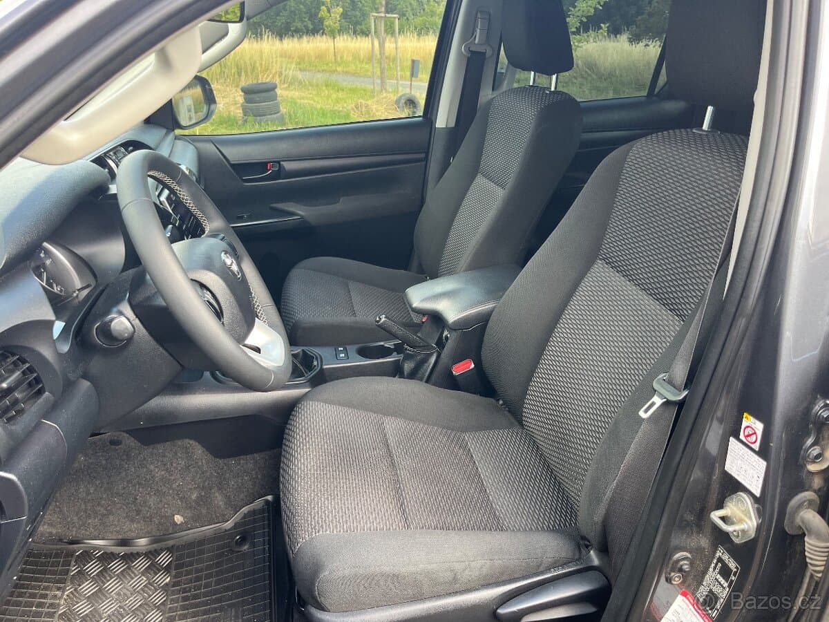 2017 Toyota HILUX - 9