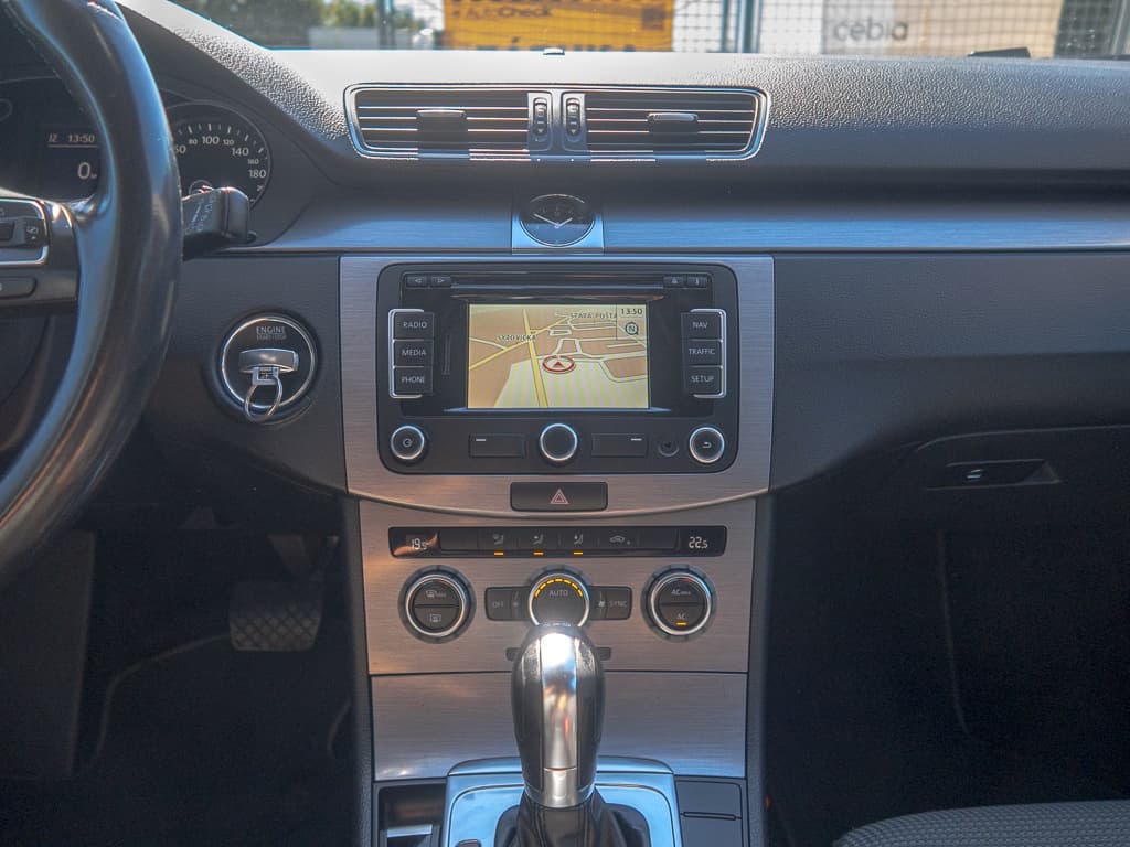 2012 Volkswagen PASSAT - 9