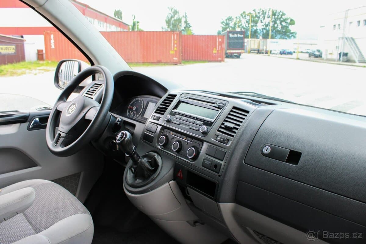 2012 Volkswagen CARAVELLE - 9