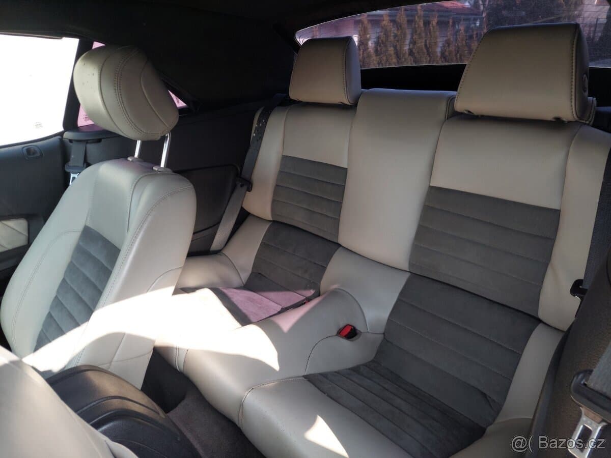 2013 Ford MUSTANG - 9