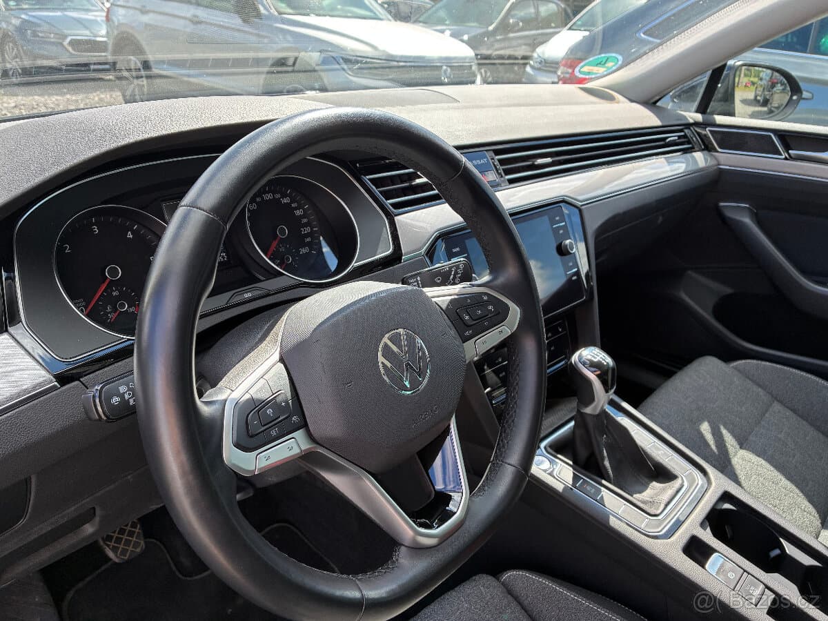 2023 Volkswagen PASSAT - 9