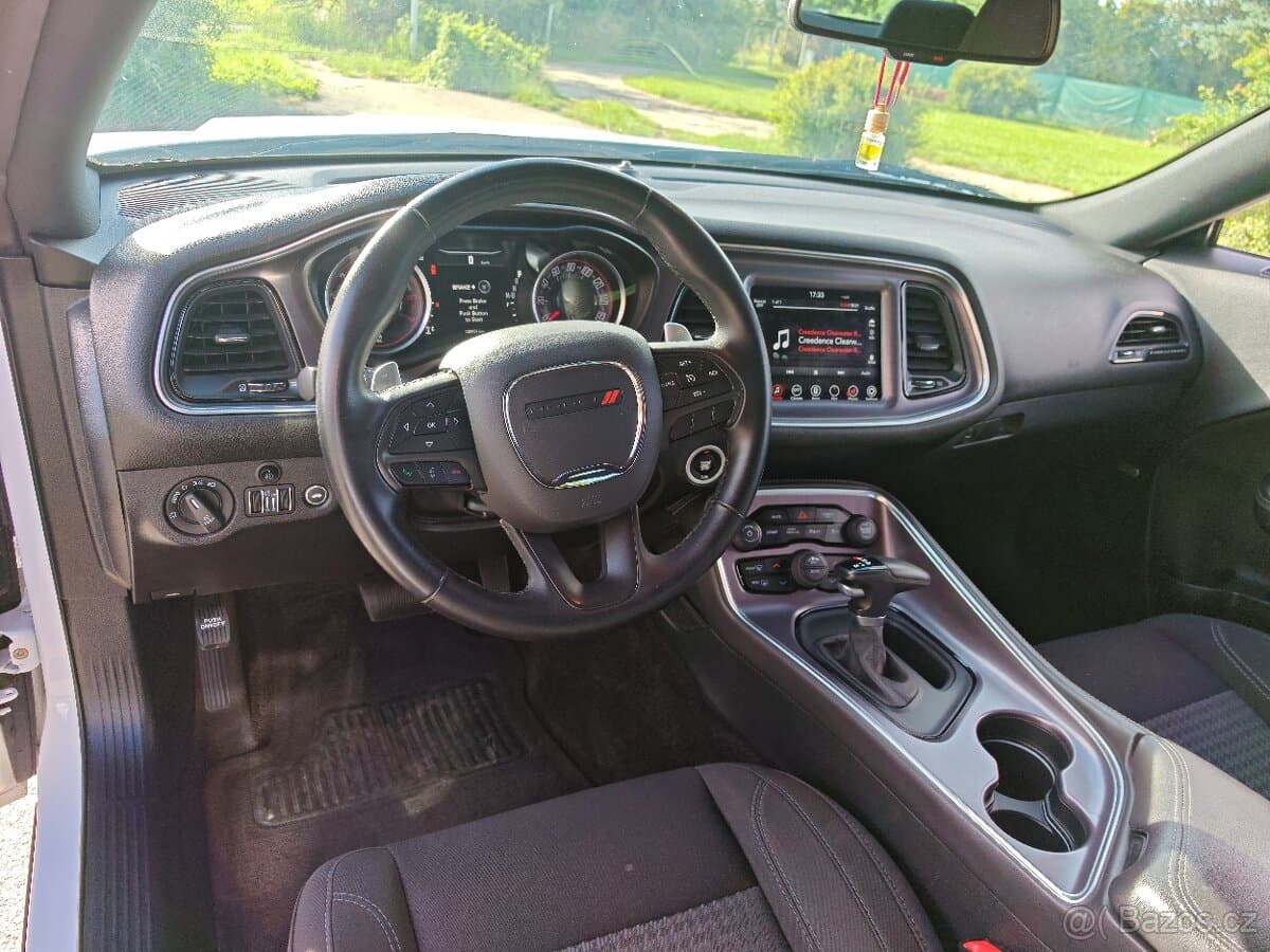 2017 Dodge CHALLENGER - 9