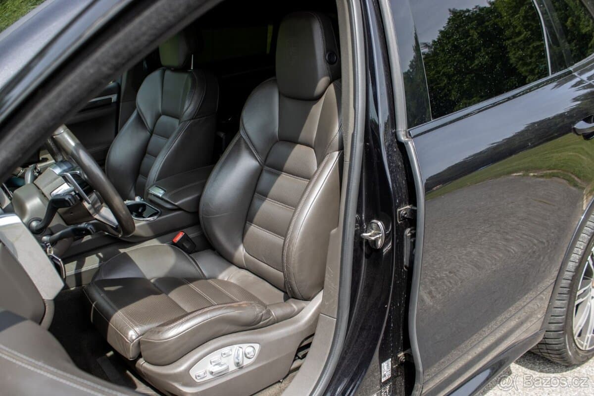 2017 Porsche CAYENNE - 9