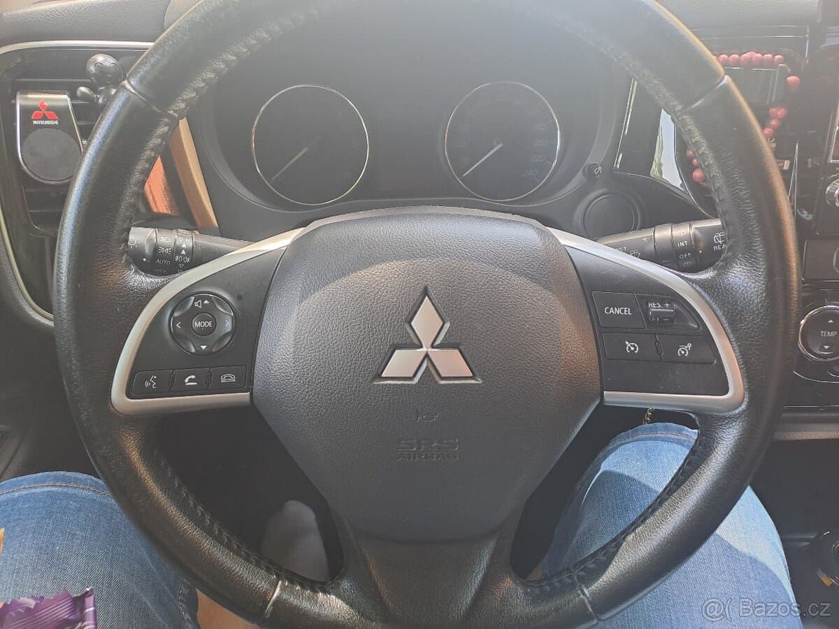 2014 Mitsubishi OUTLANDER - 9