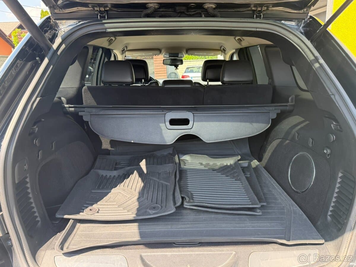 2011 Jeep CHEROKEE - 9