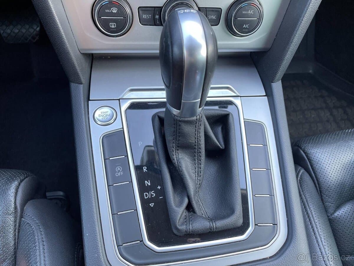 2015 Volkswagen PASSAT - 9