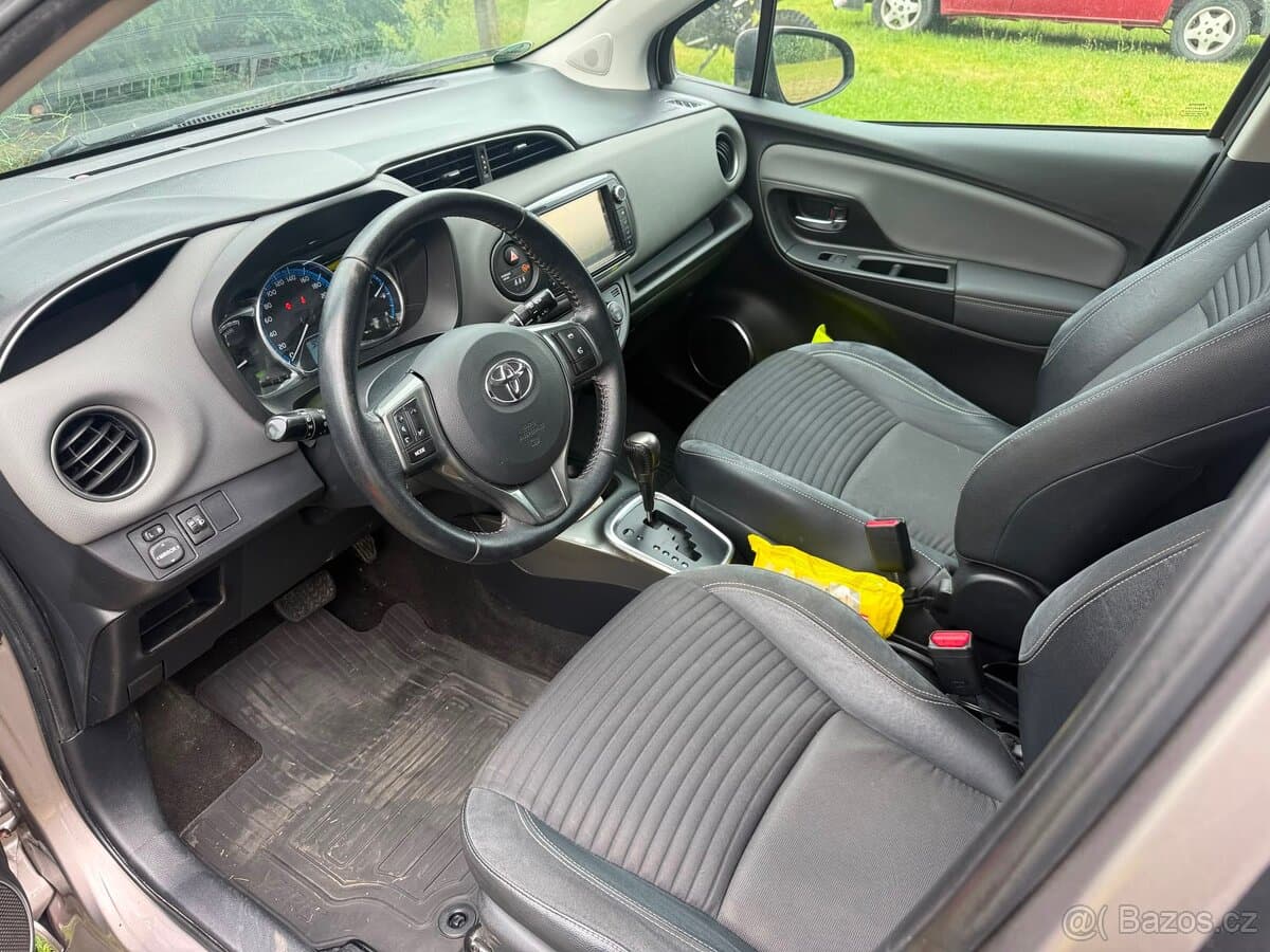2014 Toyota YARIS - 9