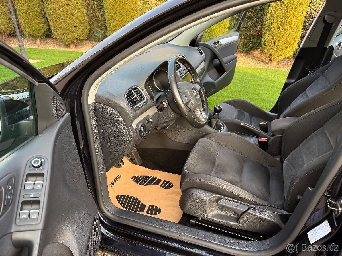 2011 Volkswagen GOLF - 9