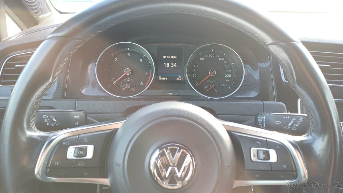 Volkswagen GOLF - 9