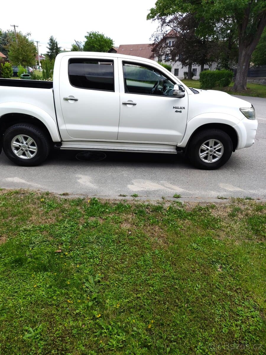 2012 Toyota HILUX - 9