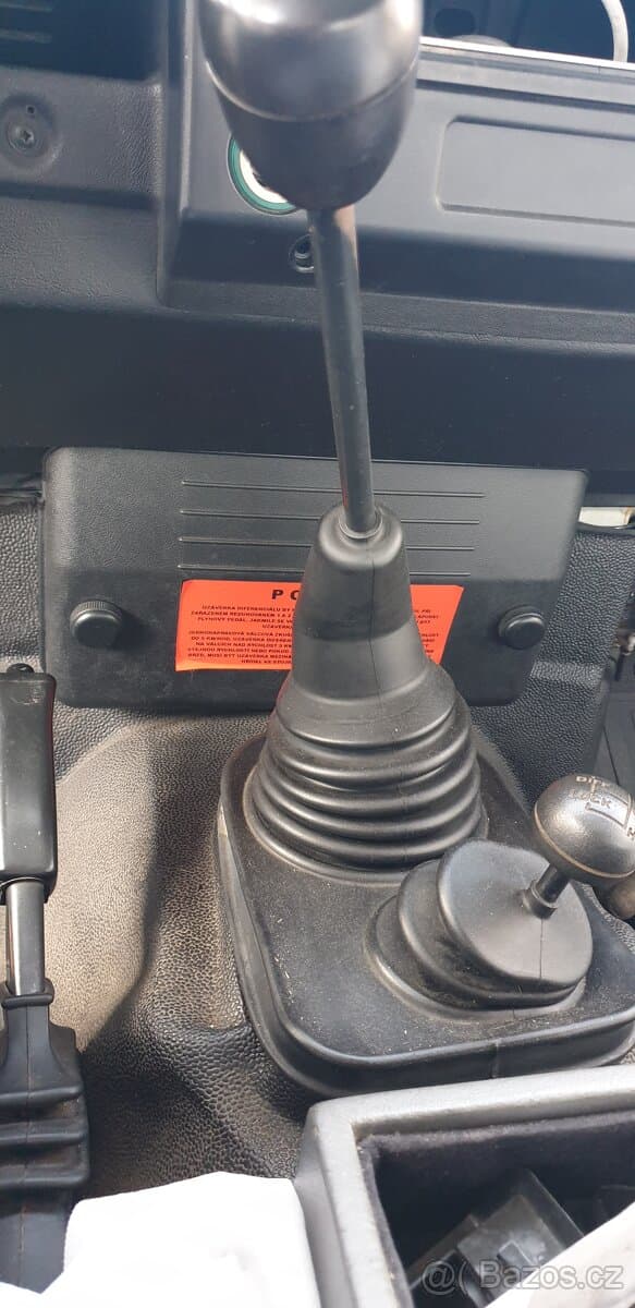 2002 Land Rover DEFENDER - 9