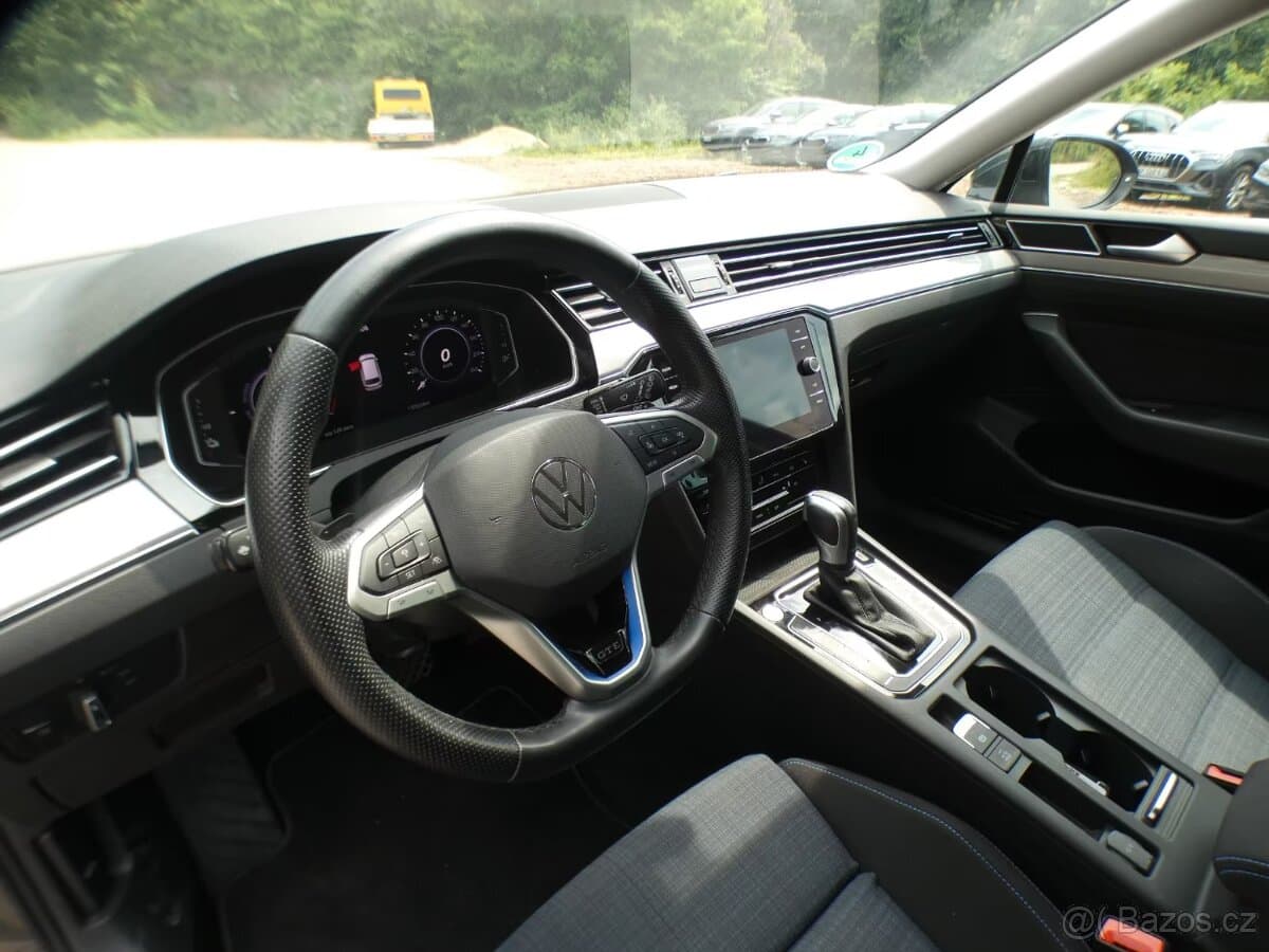 2021 Volkswagen PASSAT - 9