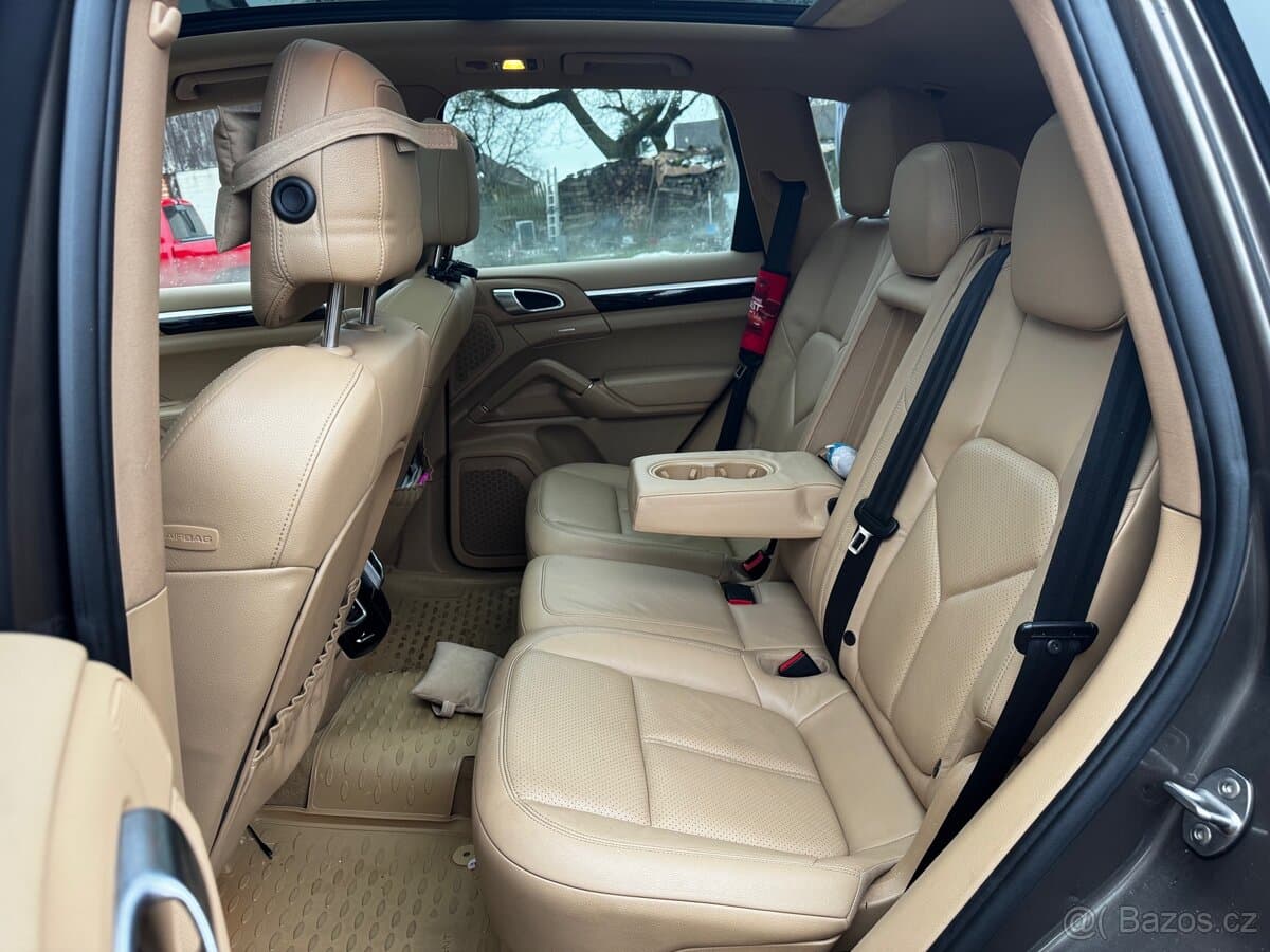 2010 Porsche CAYENNE - 9