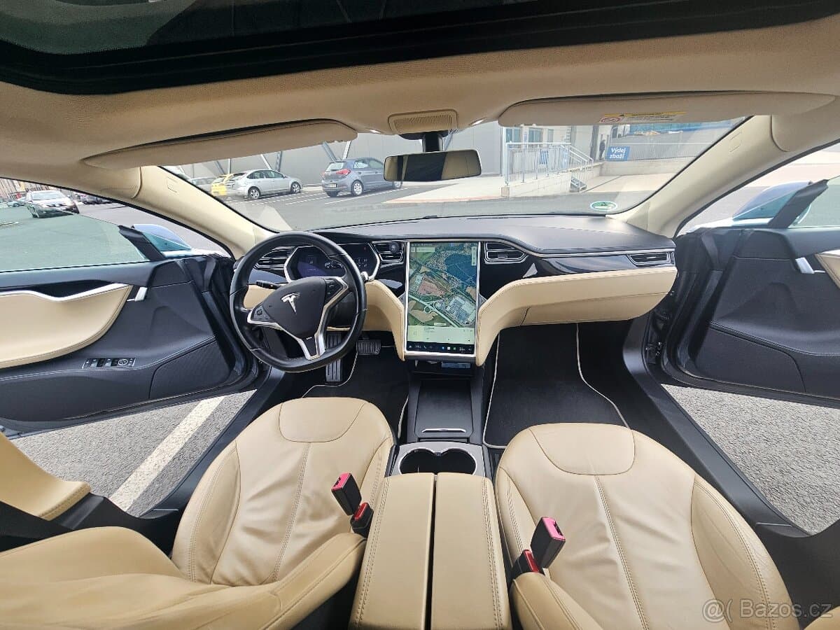 Tesla MODEL S - 9