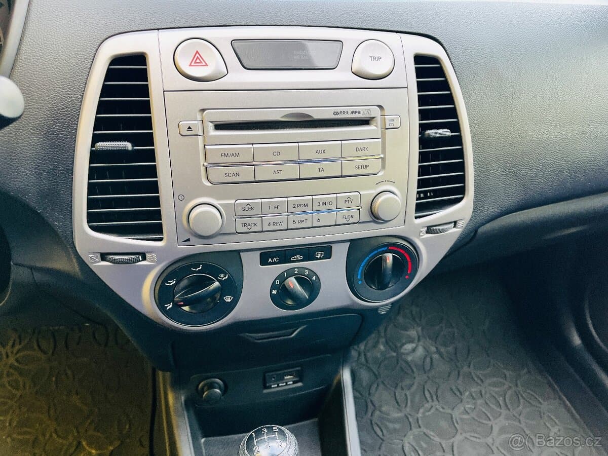 2010 Hyundai i20 - 9