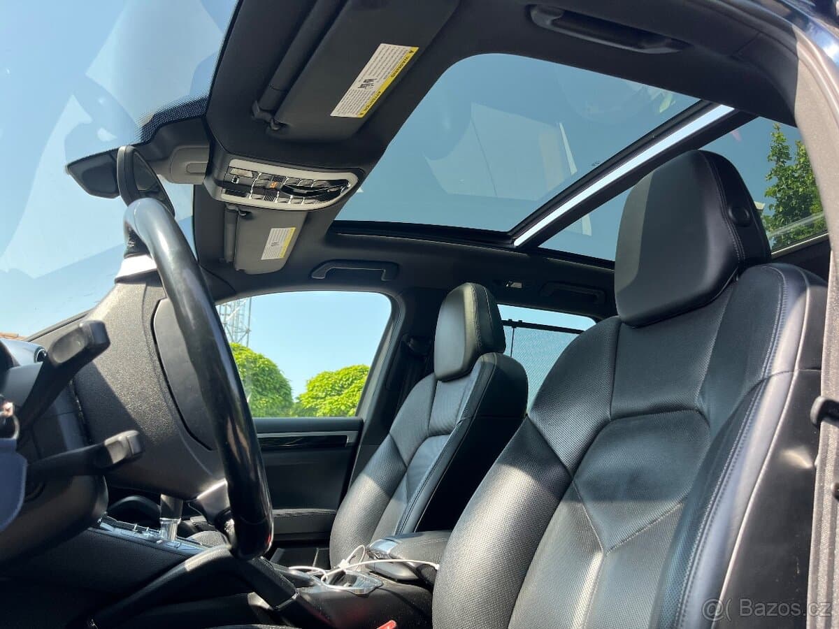 2012 Porsche CAYENNE - 9