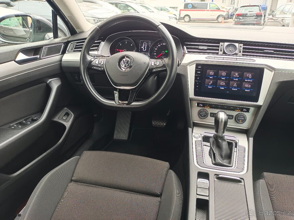 2019 Volkswagen PASSAT - 9