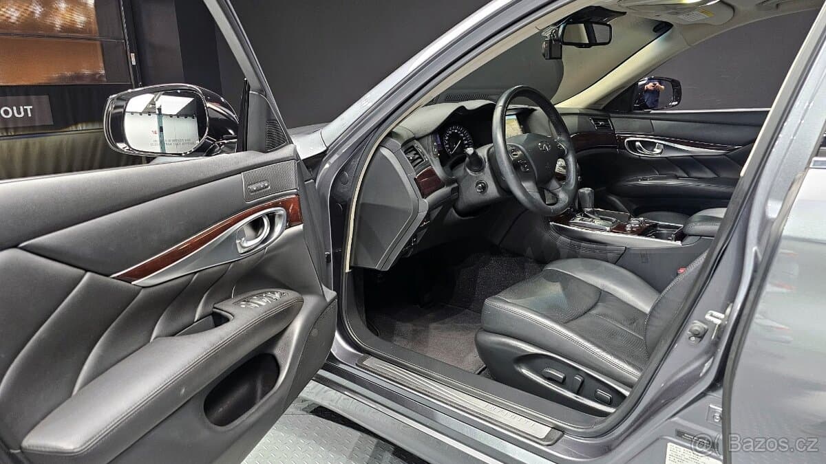 2017 Infiniti Q70 - 9