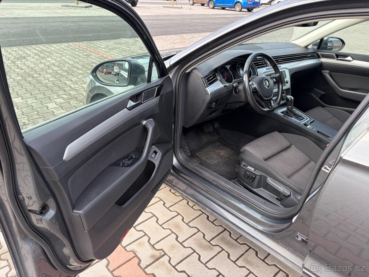 2016 Volkswagen PASSAT - 9