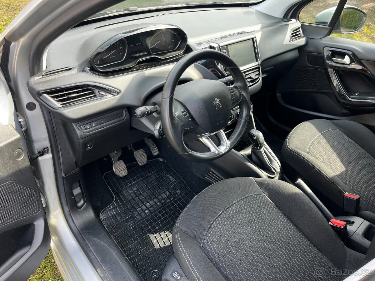 2016 Peugeot 208 - 9