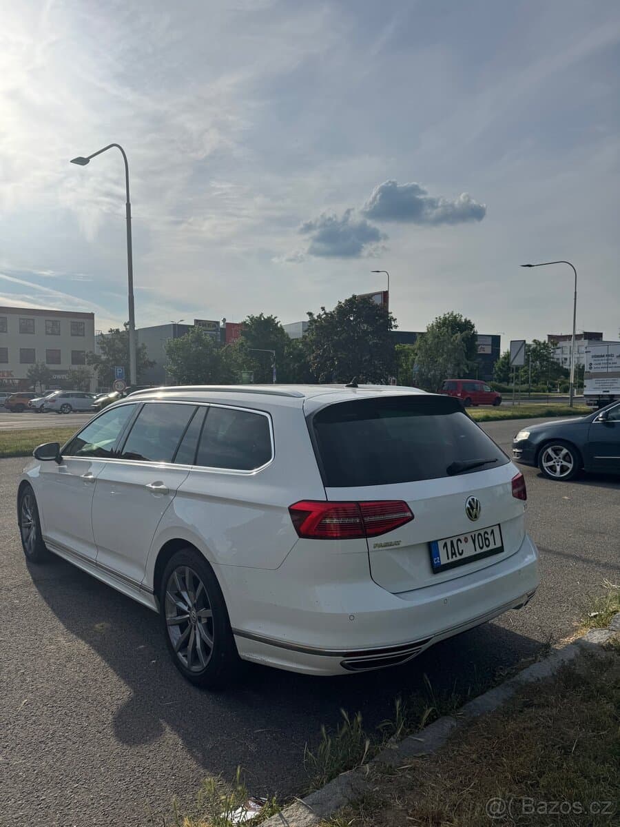 2018 Volkswagen PASSAT - 9