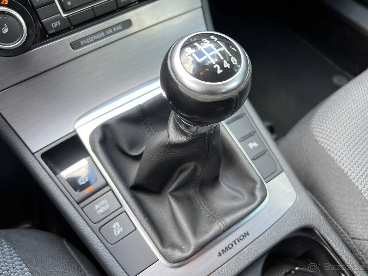 2011 Volkswagen PASSAT - 9