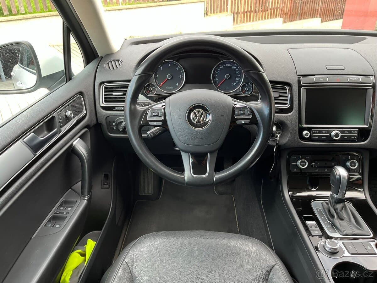 2017 Volkswagen TOUAREG - 9