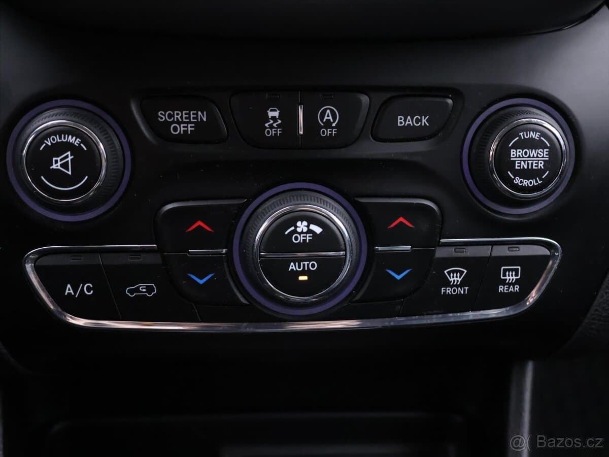 2017 Jeep CHEROKEE - 9