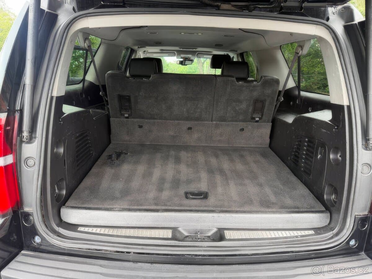 2016 Chevrolet SUBURBAN - 9