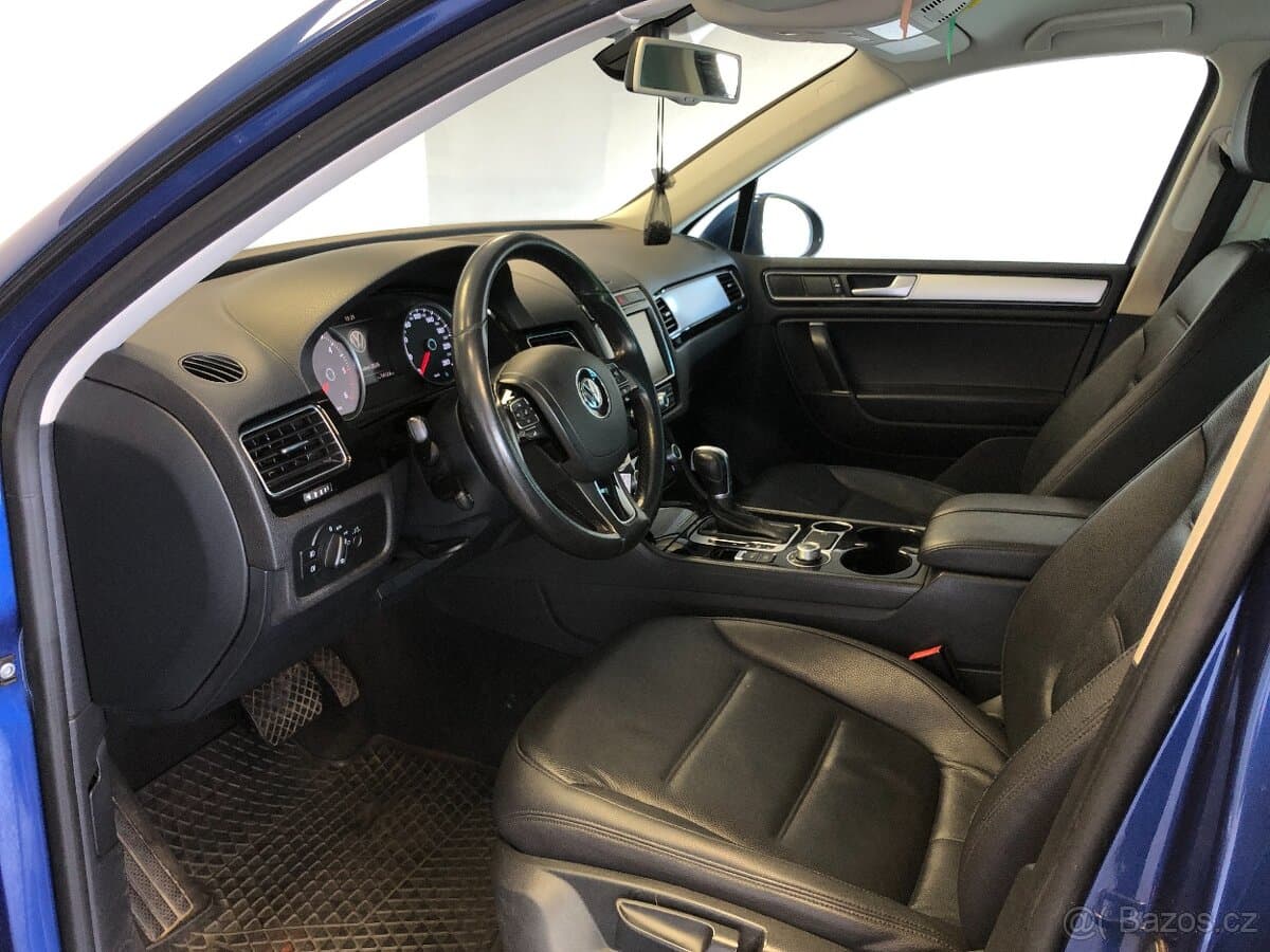 2015 Volkswagen TOUAREG - 9