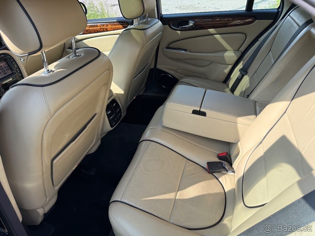 2009 Jaguar XJ - 9